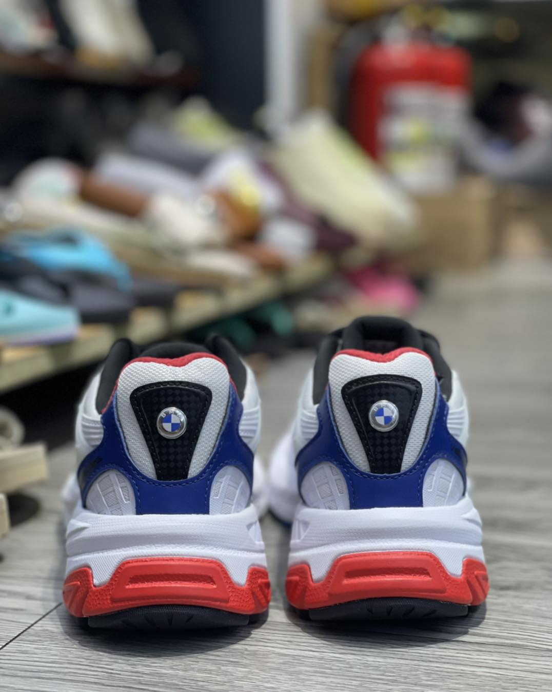 Giay sneaker PUMA Velophasis x BMW Motorsport M Hybrid V8 Collection White Blue Red Tr ng xanh chinh hang size 42 Oriu.vn