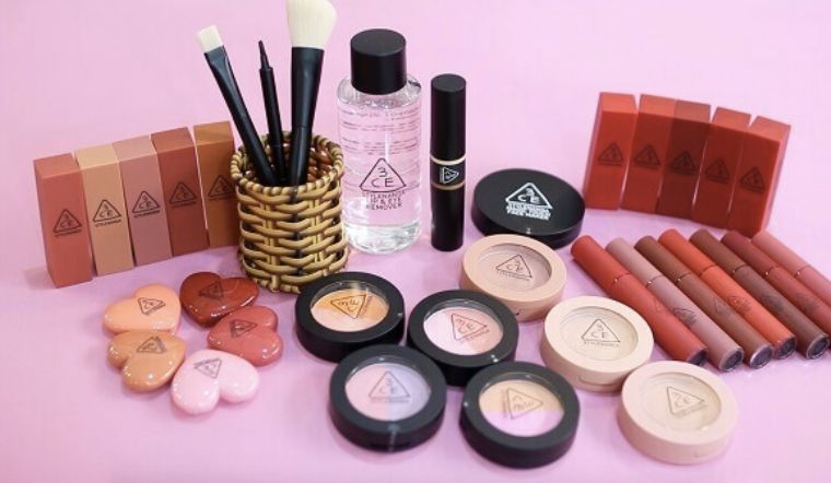 Những dụng cụ trang điểm cần thiết