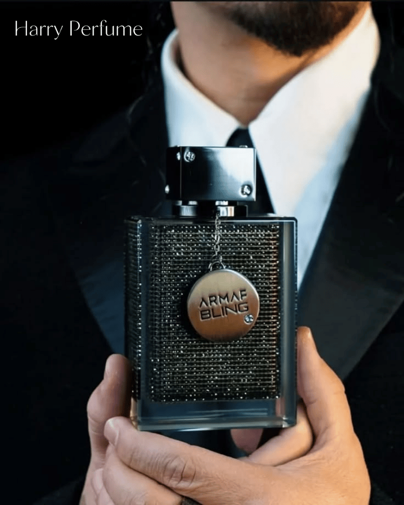 Armaf Club de Nuit Bling mở đầu tươi sáng với cam chanh, hơi chua nhẹ rồi dần mềm mại hơn.