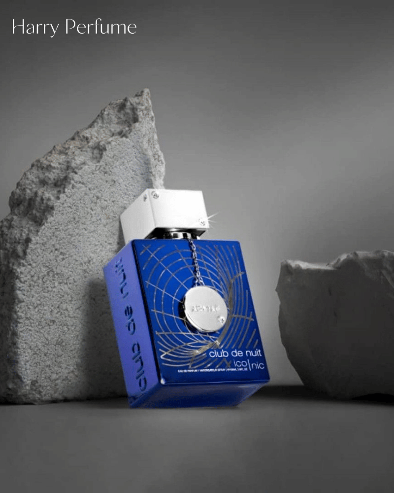 Club de Nuit Iconic gần Bleu de Chanel nhưng sắc, rõ hơn với cam chanh, dưa lưới và gỗ ấm.