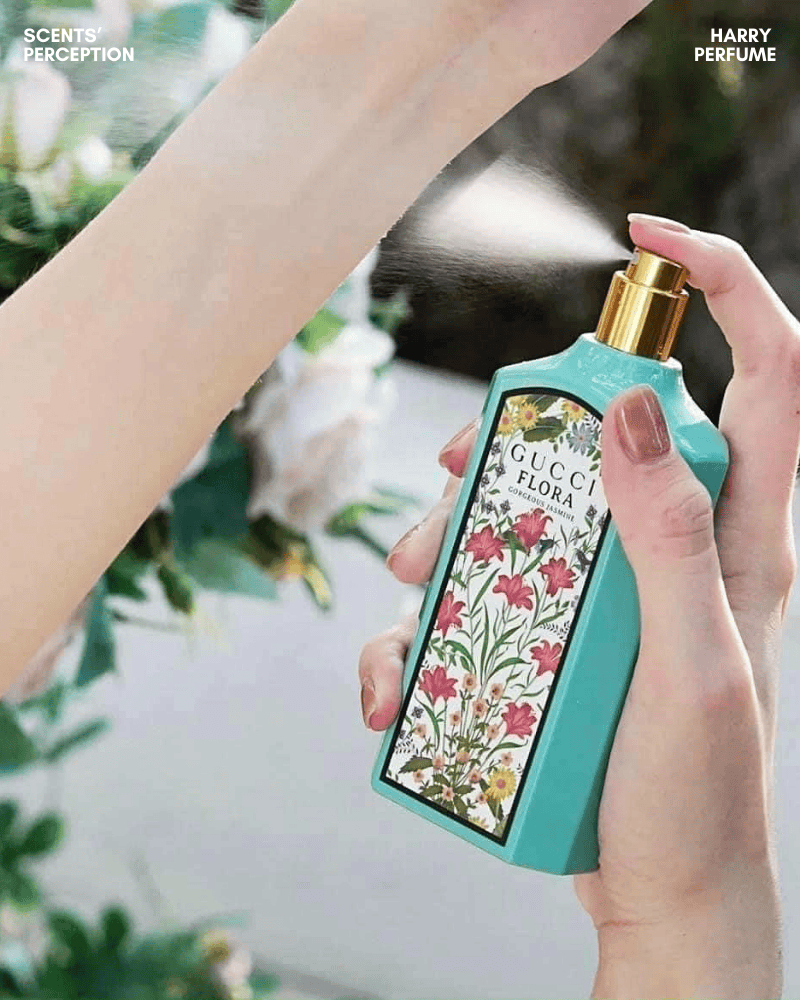 Gucci Flora Gorgeous Jasmine EDP sở hữu chai thủy tinh xanh ngọc dịu, họa tiết Flora đặc trưng và nắp vàng sang trọng, vừa đẹp mắt vừa tiện dùng hằng ngày.
