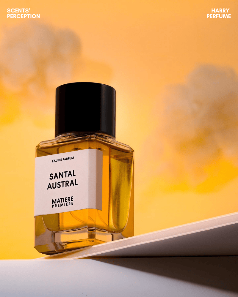 Santal Austral mở đầu bằng diên vĩ phấn mịn làm dịu cấu trúc mùi, chuyển sang đàn hương Úc trắng
