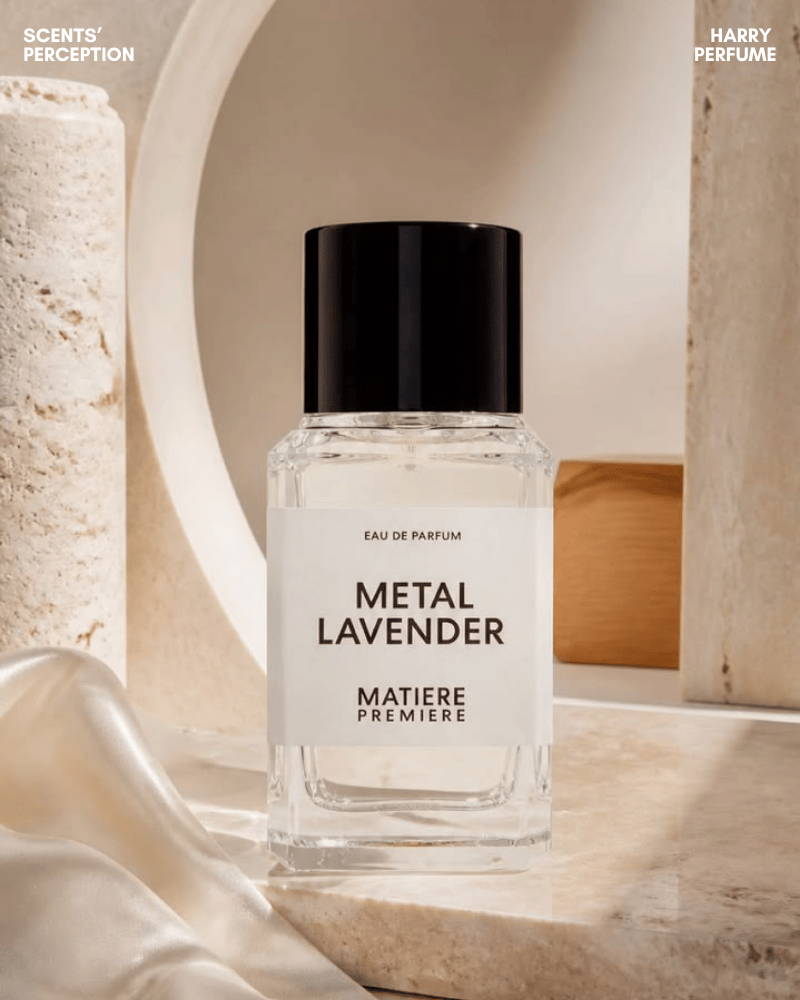Metal Lavender kết hợp lavandin tự nhiên với Cashmeran và musk, tạo cảm giác sạch, hiện đại nhưng hơi synthetic.