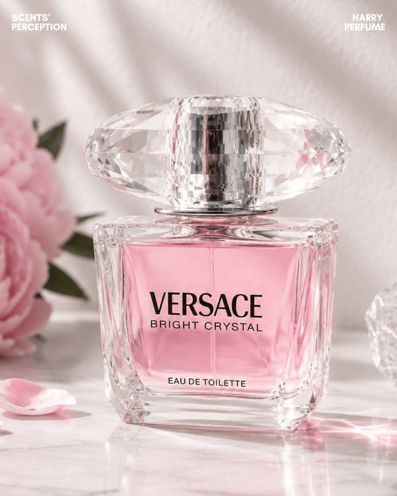 Versace Bright Crystal tươi sáng, nữ tính với yuzu, lựu, hoa mẫu đơn và musk, rất dễ dùng hằng ngày.
