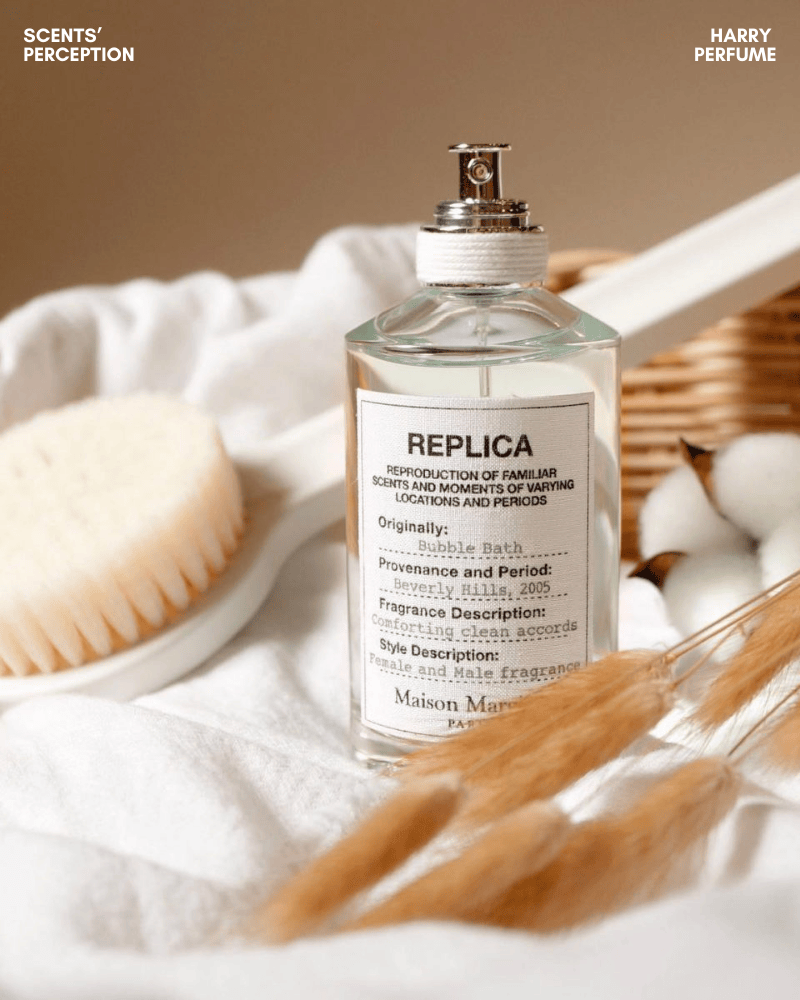 Bubble Bath là mùi hương sạch và thư giãn của Replica, hòa quyện xà phòng, cam bergamot, oải hương và xạ hương trắng