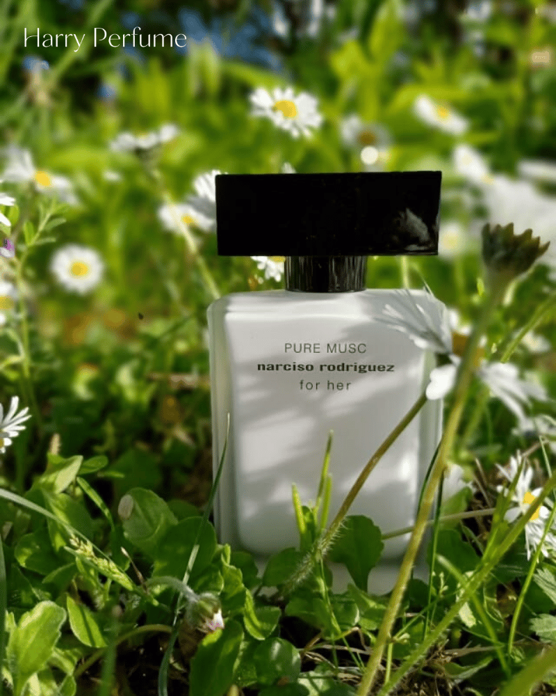 Narciso Pure Musc mang hương xạ hương sạch, mềm và thanh lịch, phù hợp tặng mẹ yêu phong cách tối giản dịp 20/10.              Do you like this personality?