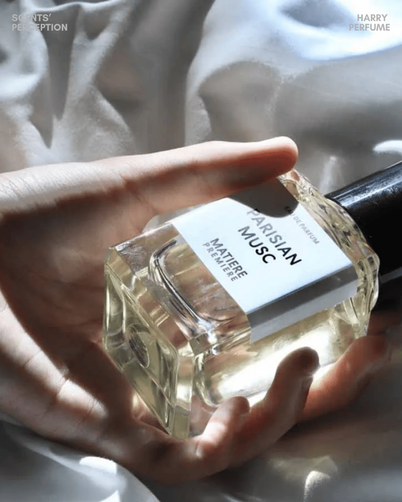 Thiết kế Parisian Musc EDP mang tinh thần tối giản nhưng sang kín đáo