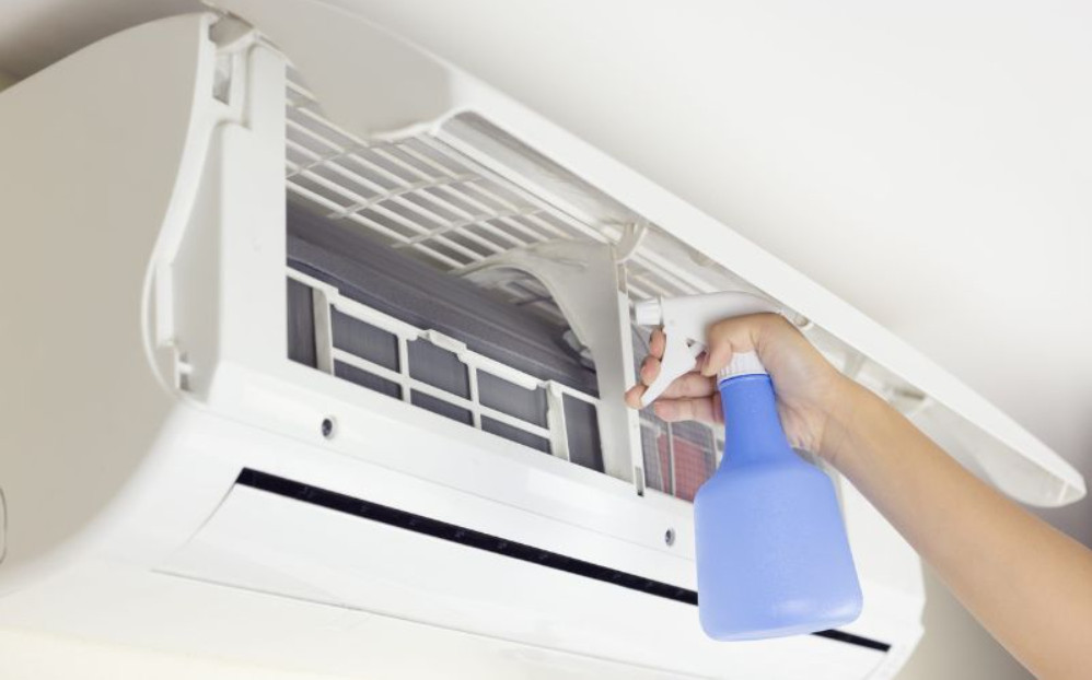 Máy lạnh thổi ra hơi nóng: Đâu là nguyên nhân và cách khắc phục