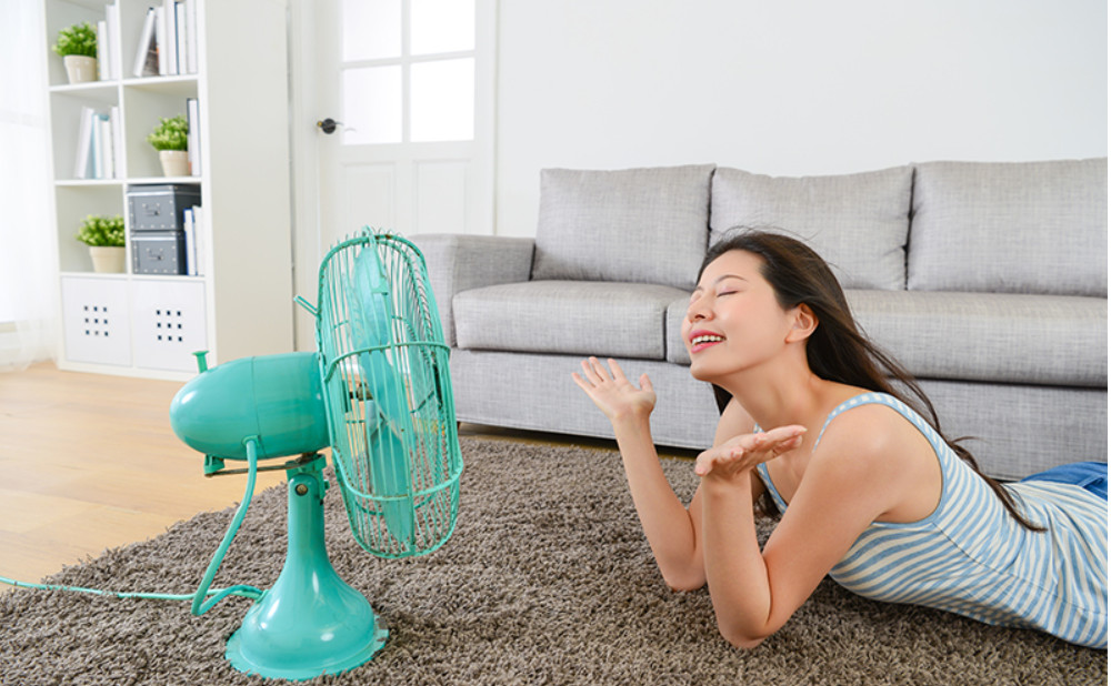 Bạn có biết máy lạnh và quạt cái nào tốn điện hơn?