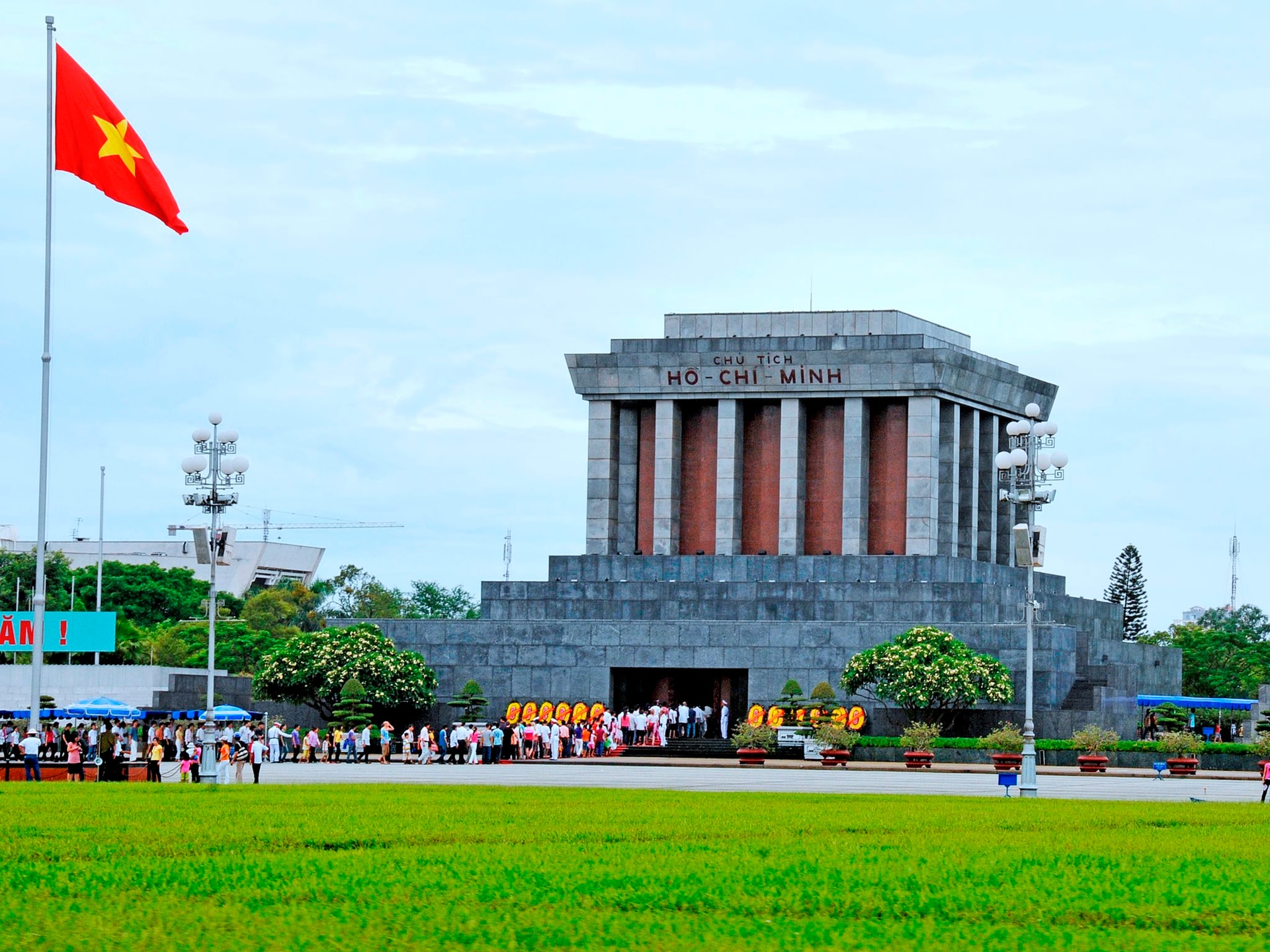 Những địa điểm không thể bỏ lỡ khi đến Hà Nội