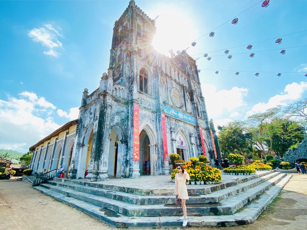 PHÚ YÊN- HOA VÀNG CỎ XANH