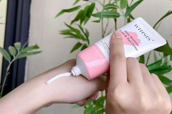 Công dụng của kem dưỡng da tay Whisis – Bí quyết cho làn da tay mềm mịn, tươi trẻ