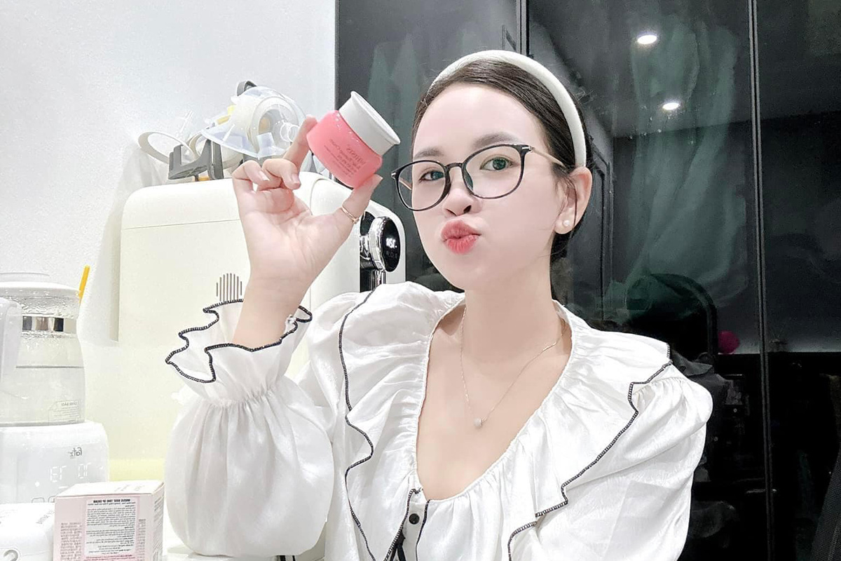 So sánh Kem dưỡng Whisis Rose' Toneup Cream với các dòng sản phẩm khác