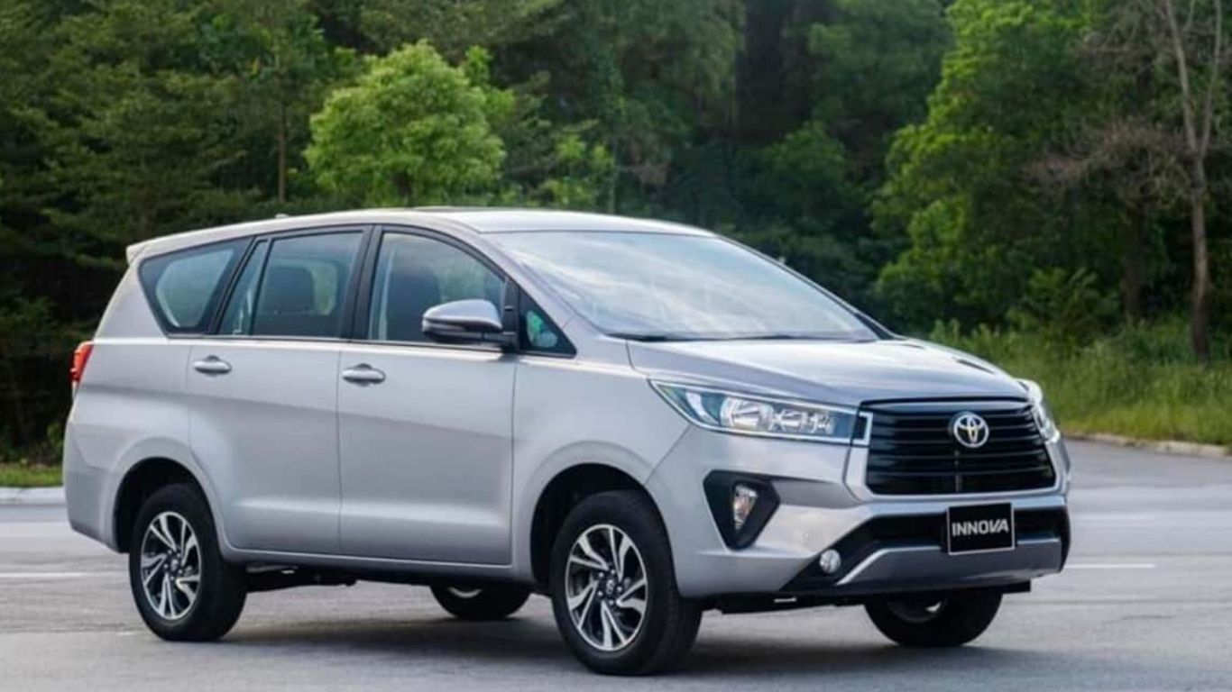 Private Car Rental Service in Hanoi (7-Seater)