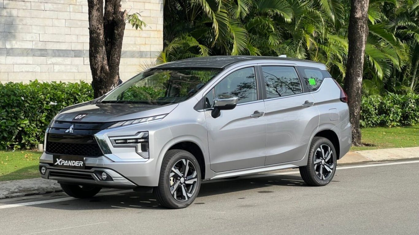 Private Car Rental Service in Hanoi (7-Seater)