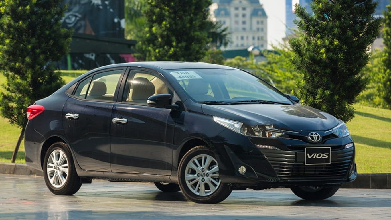 Private Car Rental Service in Hanoi (4-Seater)