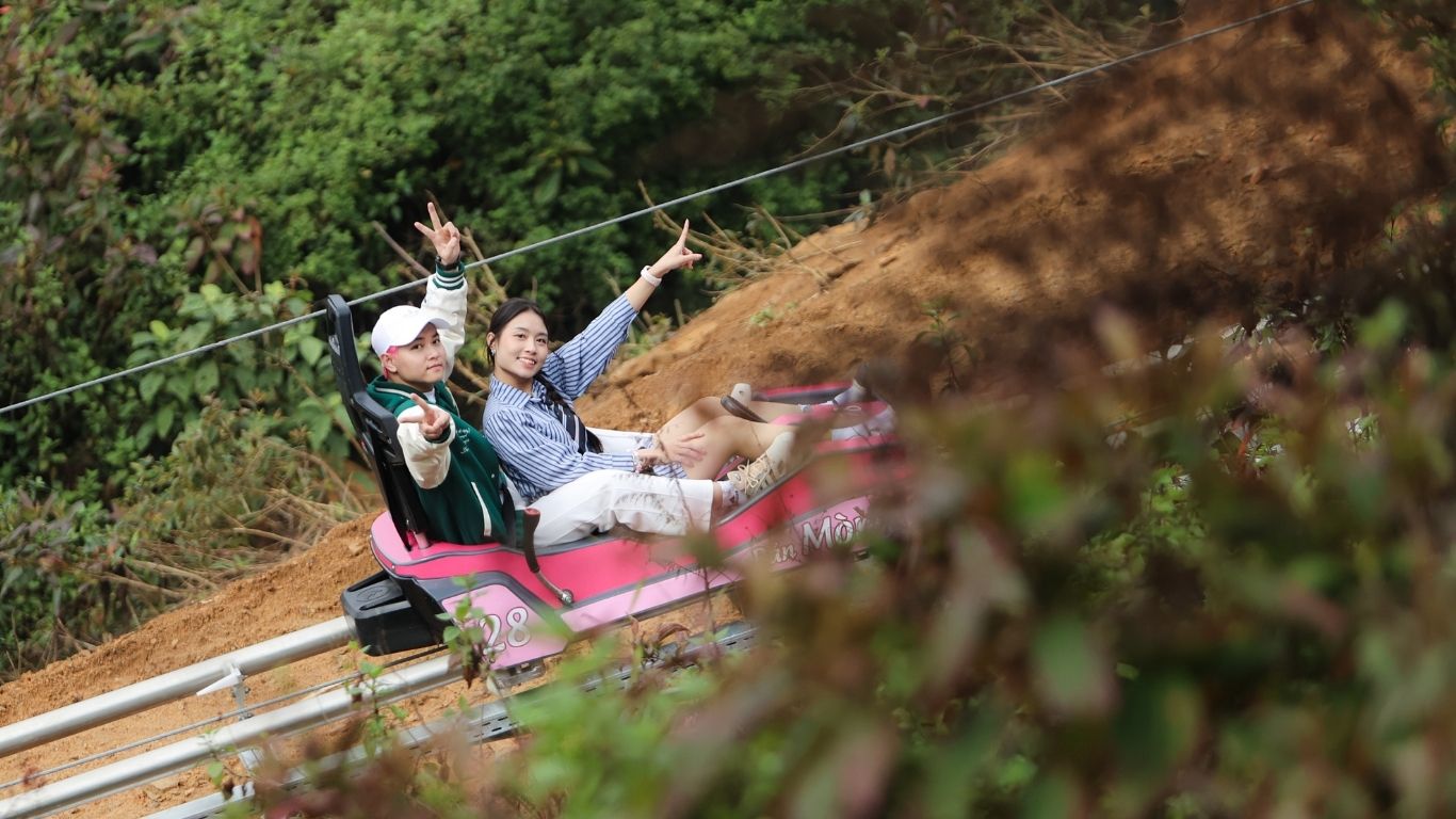 Alpine Coaster Ride – Sun World Fansipan Legend, Sa Pa