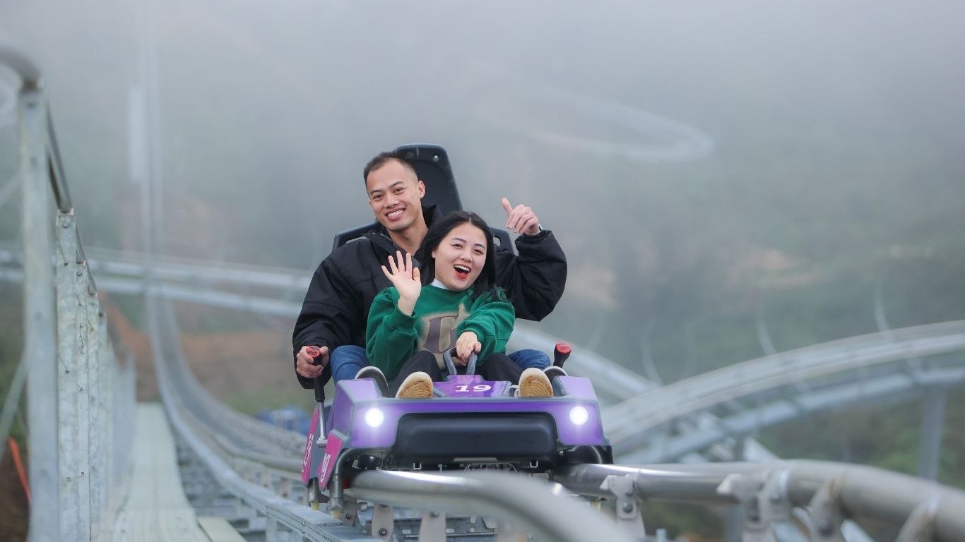 Alpine Coaster Ride – Sun World Fansipan Legend, Sa Pa