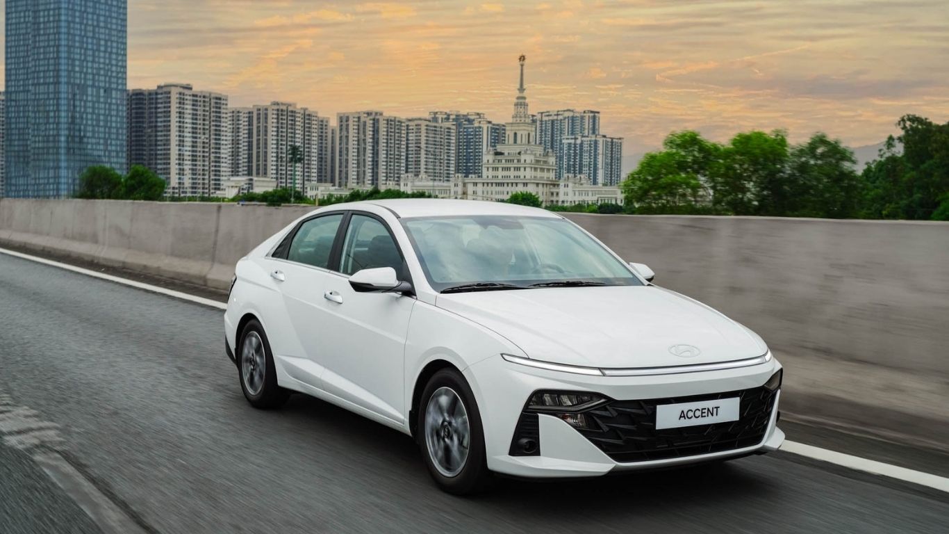 Private Car Rental Service in Hanoi (4-Seater)