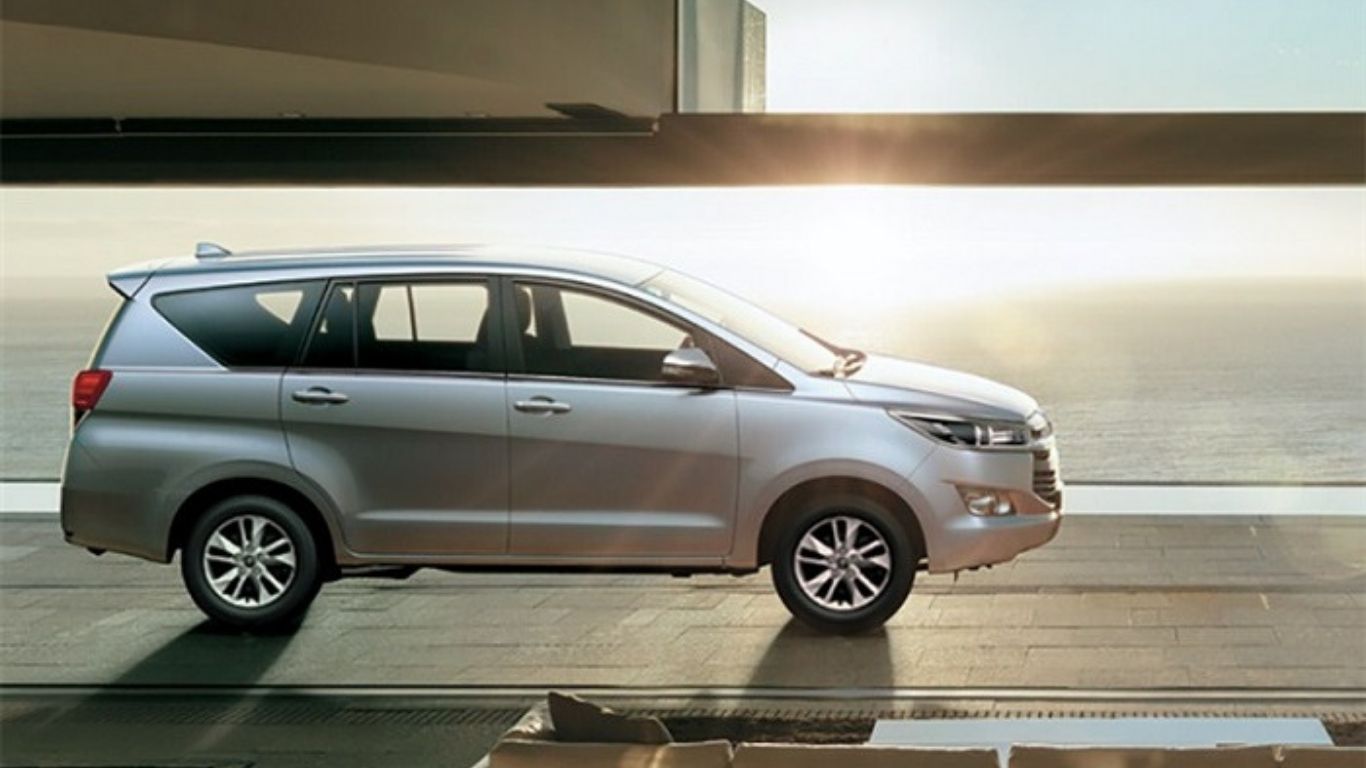 Private Car Rental Service in Hanoi (7-Seater)