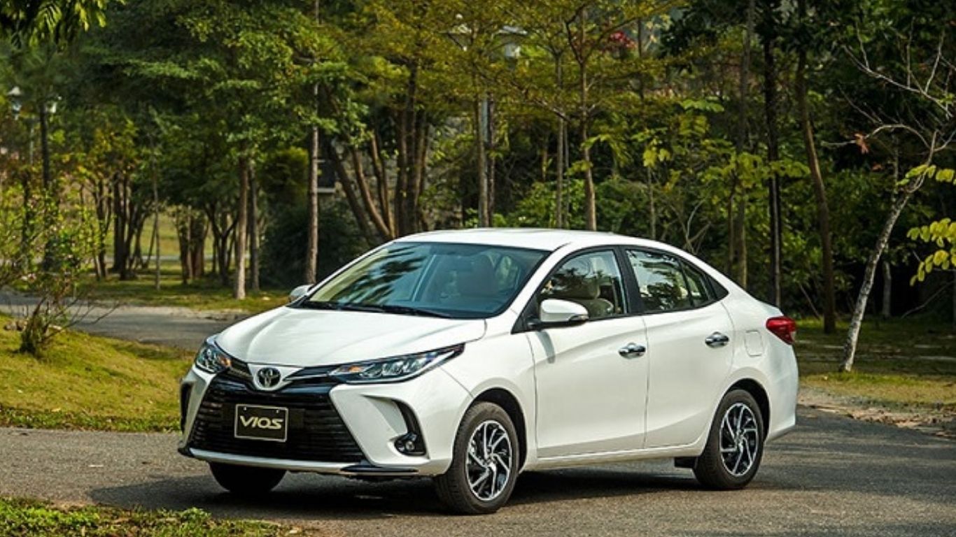Private Car Rental Service in Hanoi (4-Seater)