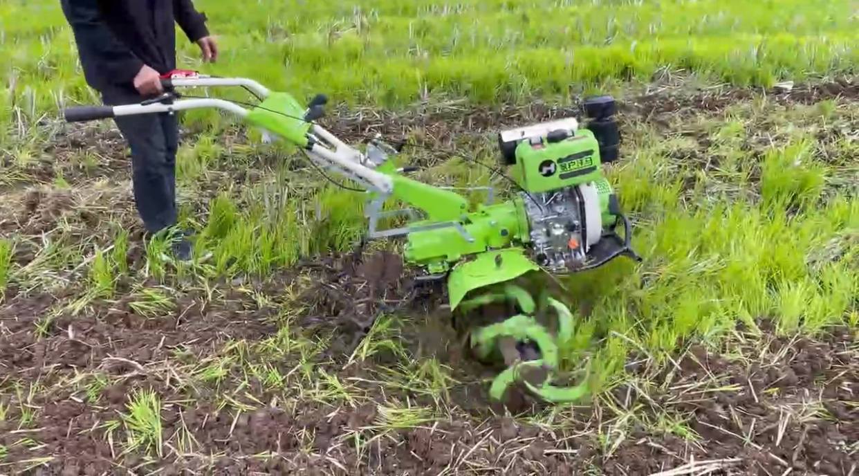 Sử dụng máy xới đất mini thế nào cho hiệu quả?