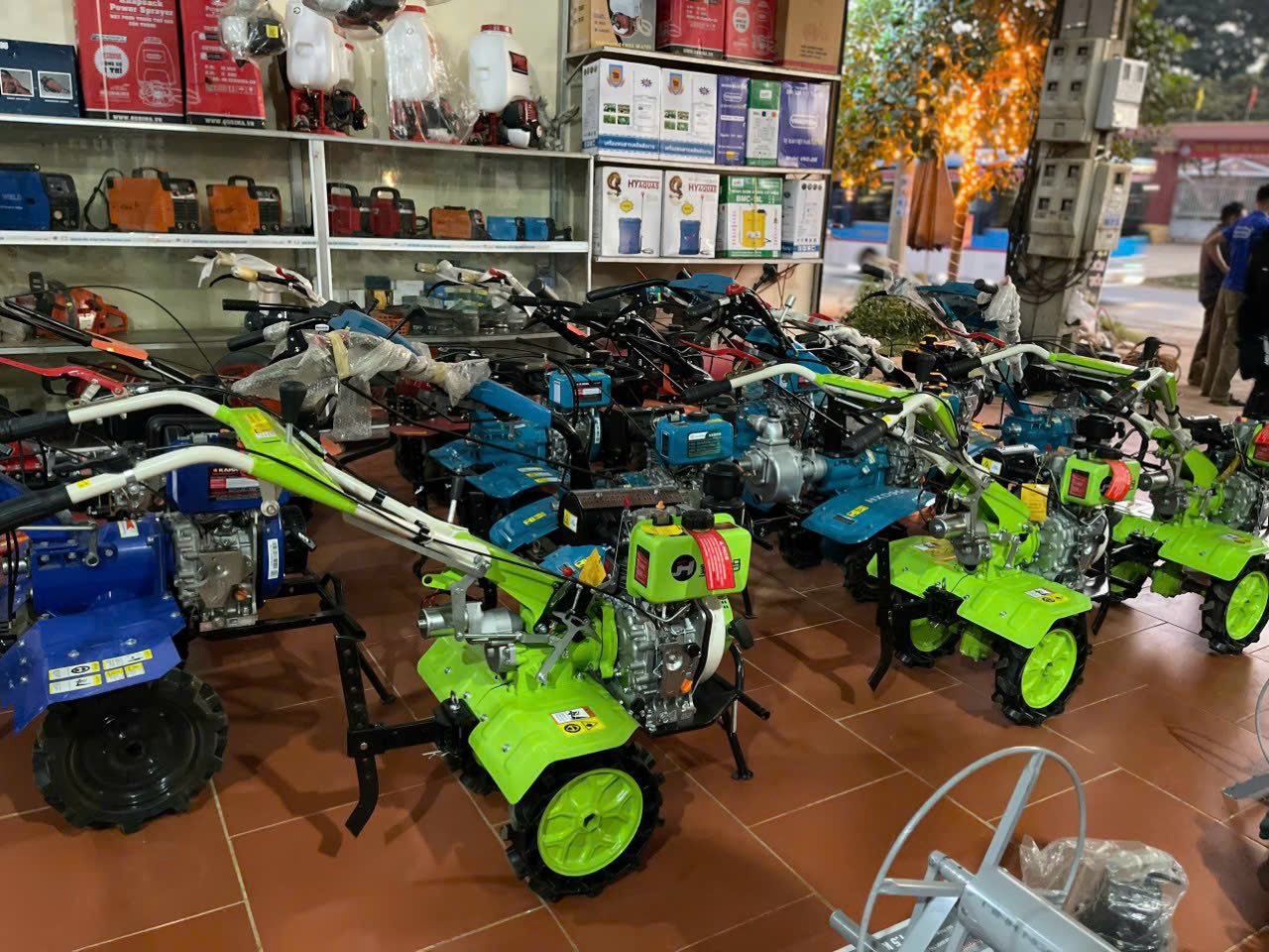 Nên mua máy xới đất mini ở đâu?
