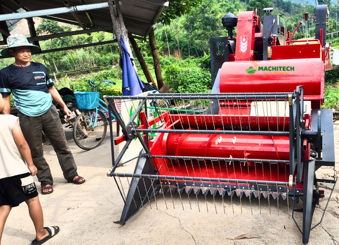 Máy gặt lúa mini nặng bao nhiêu cân?