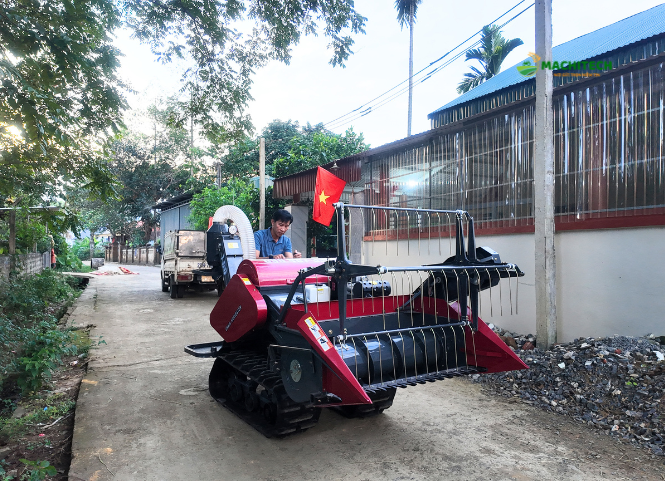 Máy gặt mini có tự chạy trên đường nhựa được không?