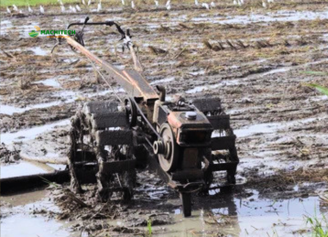 Máy xới đất bánh xích và bánh lồng loại nào đi lầy tốt hơn? 2