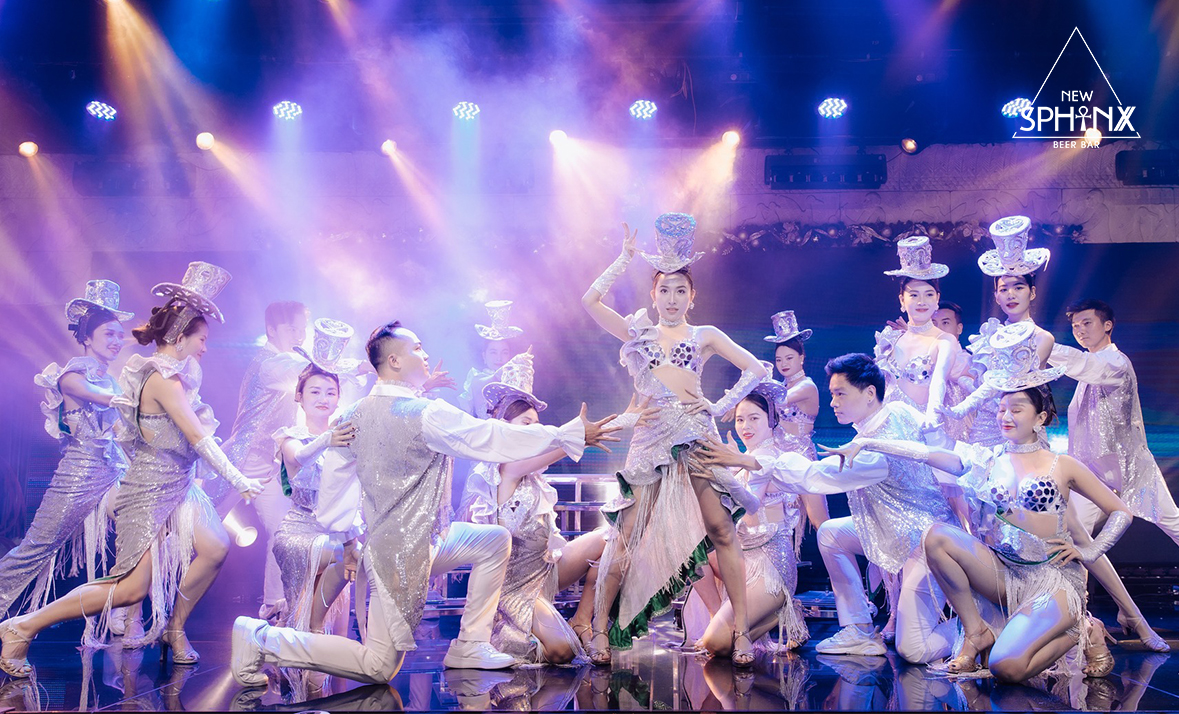 EMMY SHOW PLUS | Sân khấu Broadway thu nhỏ giữa lòng Hà Nội
