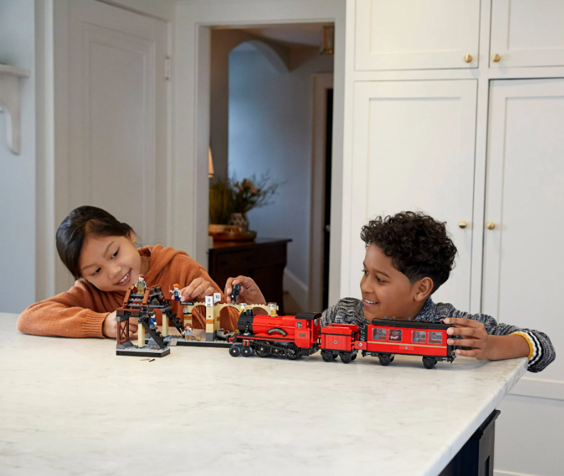 Đồ chơi xếp hình Harry Potter đoàn tàu đến Hogwarts_6060