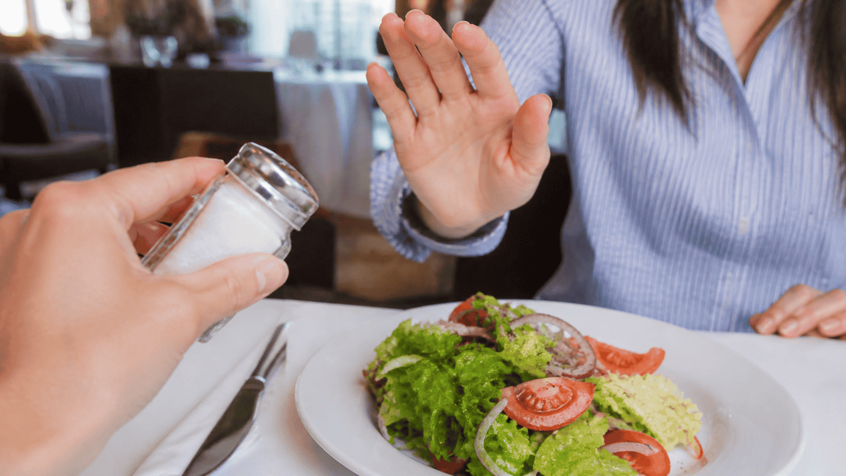 Giảm muối trong khẩu phần ăn giúp hỗ trợ kiểm soát huyết áp