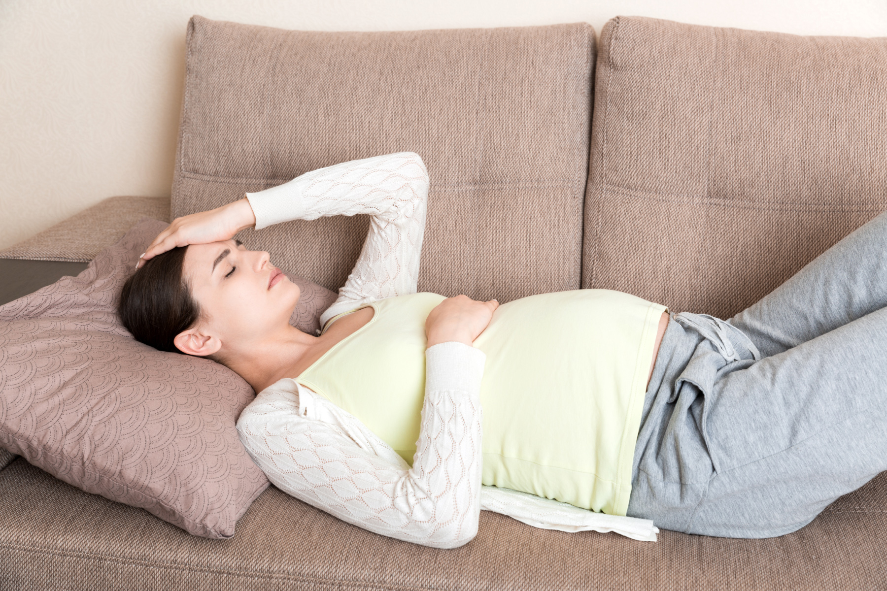 Mẹ bầu thiếu sắt thường xuyên mệt mỏi, da xanh xao, chóng mặt