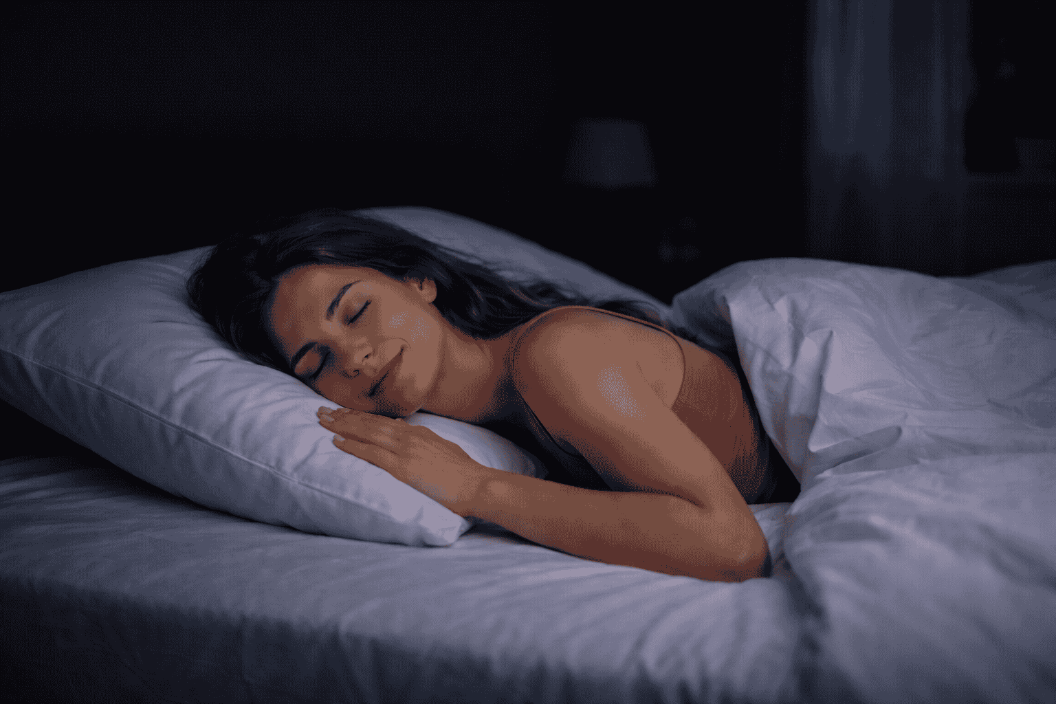 ngủ trong phòng tối hoàn toàn giúp dễ dàng chìm vào giấc ngủ sâu tự nhiên 