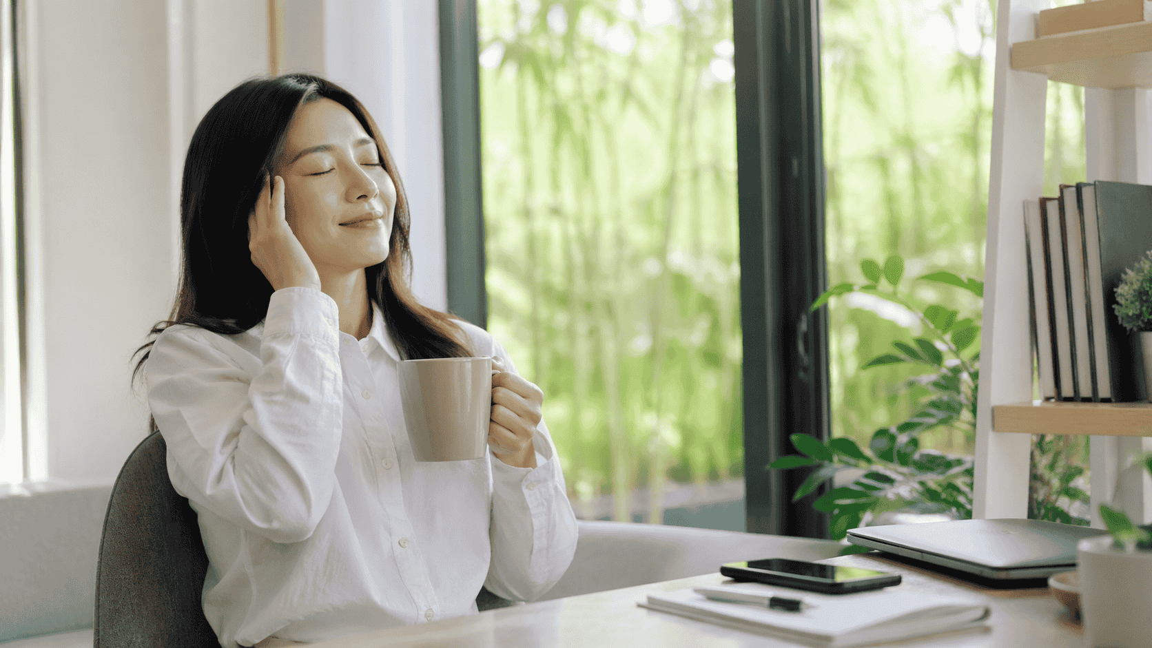 Thay đổi lối sống và giảm căng thẳng có thể hỗ trợ kiểm soát đau đầu