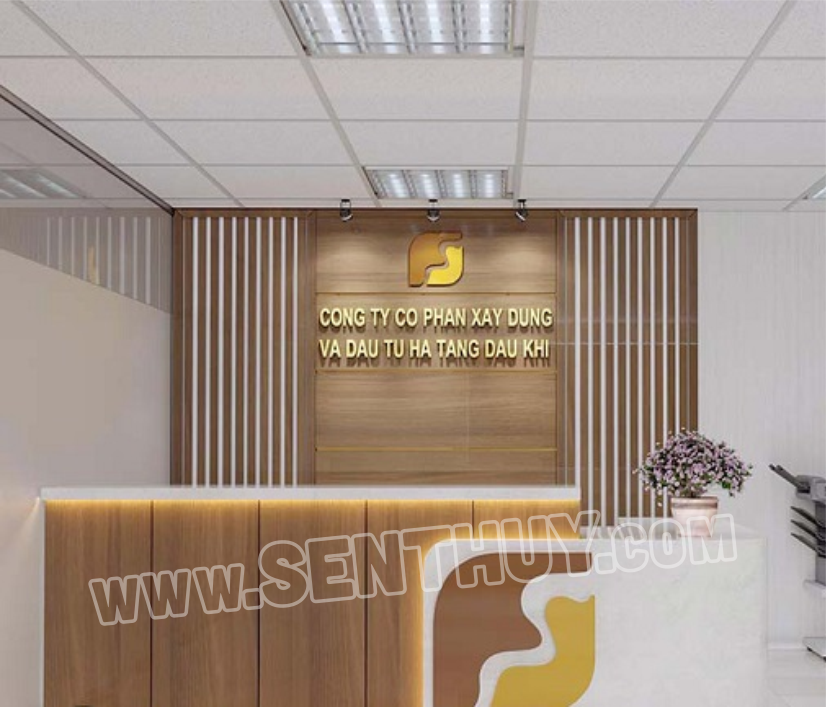 BACKDROP VĂN PHÒNG GẮN LOGO INOX TUYỆT ĐẸP, SANG