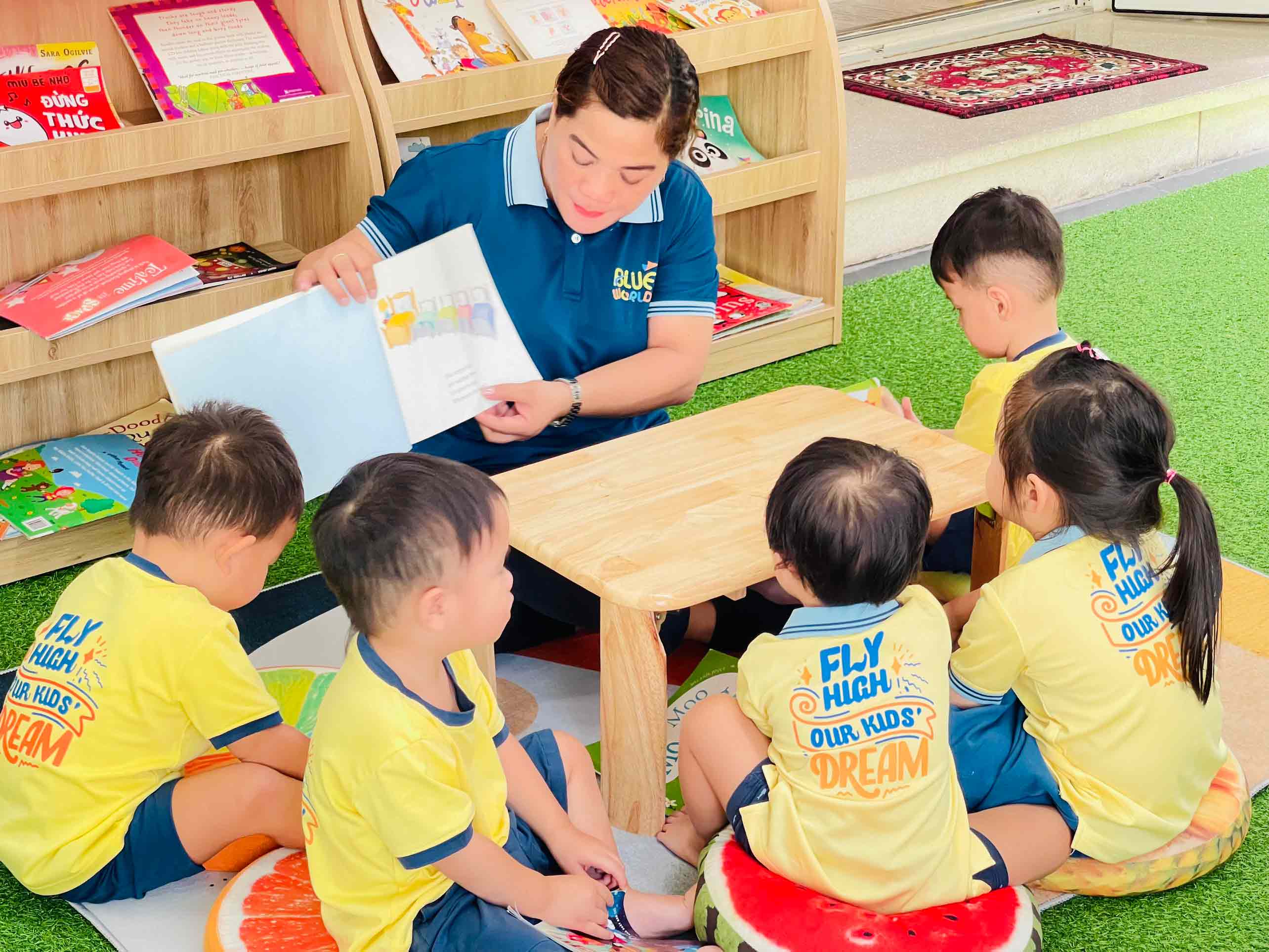 5️⃣ LÝ DO VÌ SAO BẠN NÊN TIẾP TỤC ĐỌC CÙNG CON NGAY CẢ KHI CON ĐÃ ĐỌC THÀNH THỤC 🙈🙈