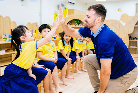 Học tiếng anh với 100% giáo viên nước ngoài Học tiếng anh với 100% giáo viên nước ngoài