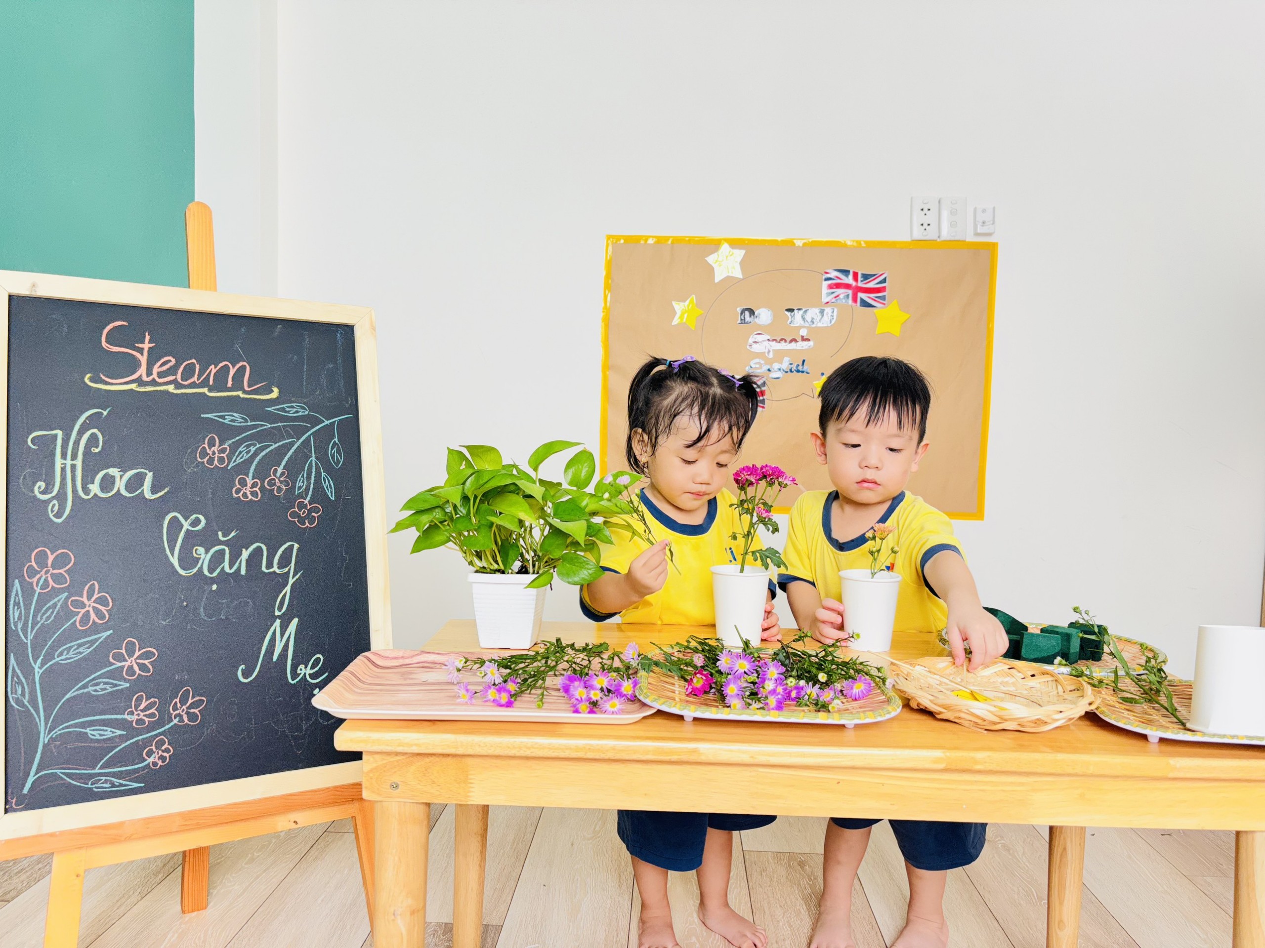 🌺🌺 BÉ CẮM HOA TẶNG MẸ 💐💐 🌺🌺 BÉ CẮM HOA TẶNG MẸ 💐💐