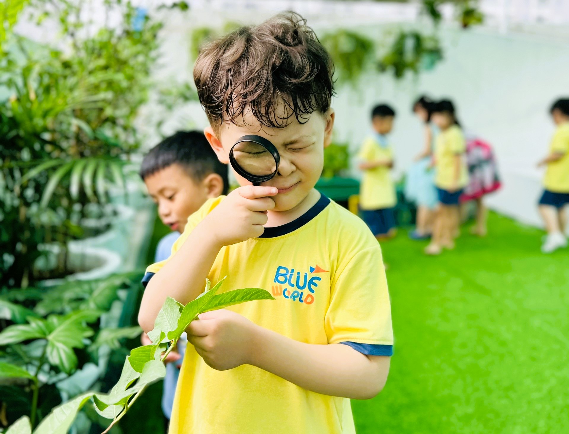 HÃY HẠN CHẾ KỈ LUẬT CON TRƯỚC MẶT MỌI NGƯỜI🤔🤔