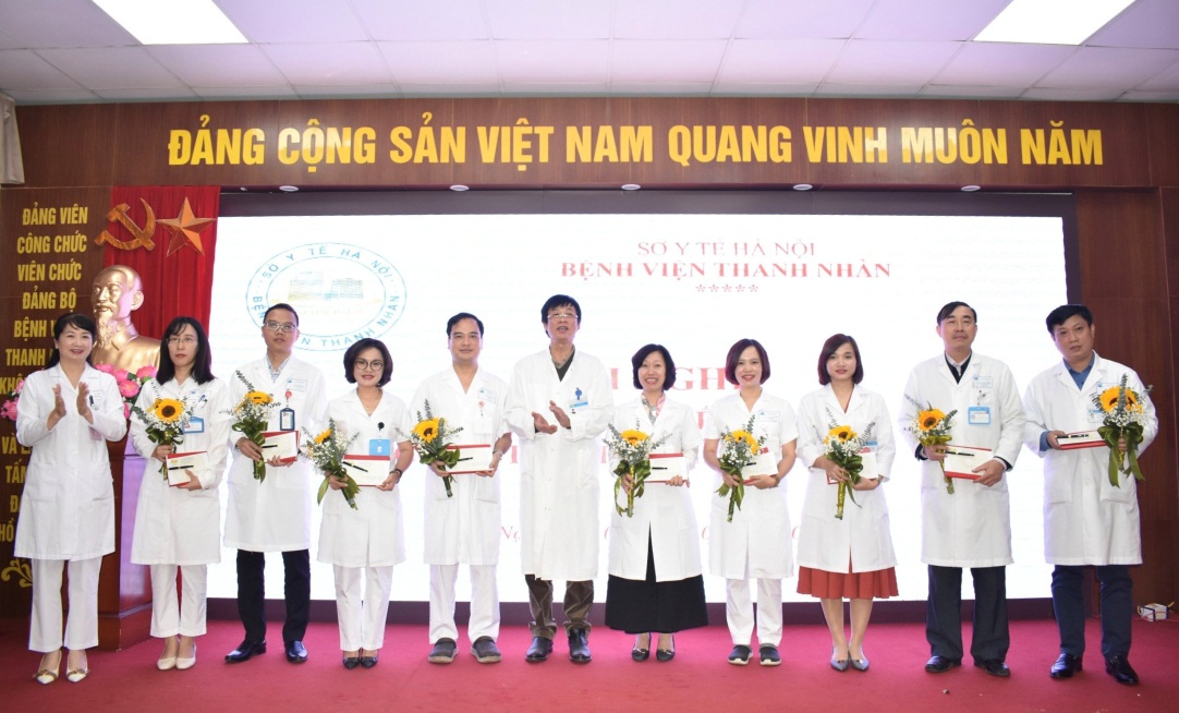 HỘI NGHỊ CÔNG BỐ VÀ TRAO QUYẾT ĐỊNH BỔ NHIỆM CÁC CHỨC VỤ CHỦ CHỐT VÀ THÀNH LẬP ĐƠN NGUYÊN ĐIỀU TRỊ TỰ NGUYỆN TRONG NGÀY