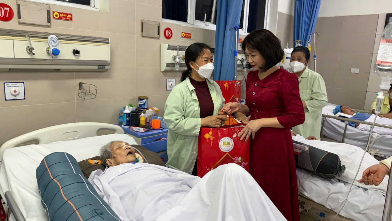 ĐÊM GIAO THỪA ẤM ÁP TẠI BỆNH VIỆN THANH NHÀN – TRAO YÊU THƯƠNG, GỬI TRỌN NIỀM TIN