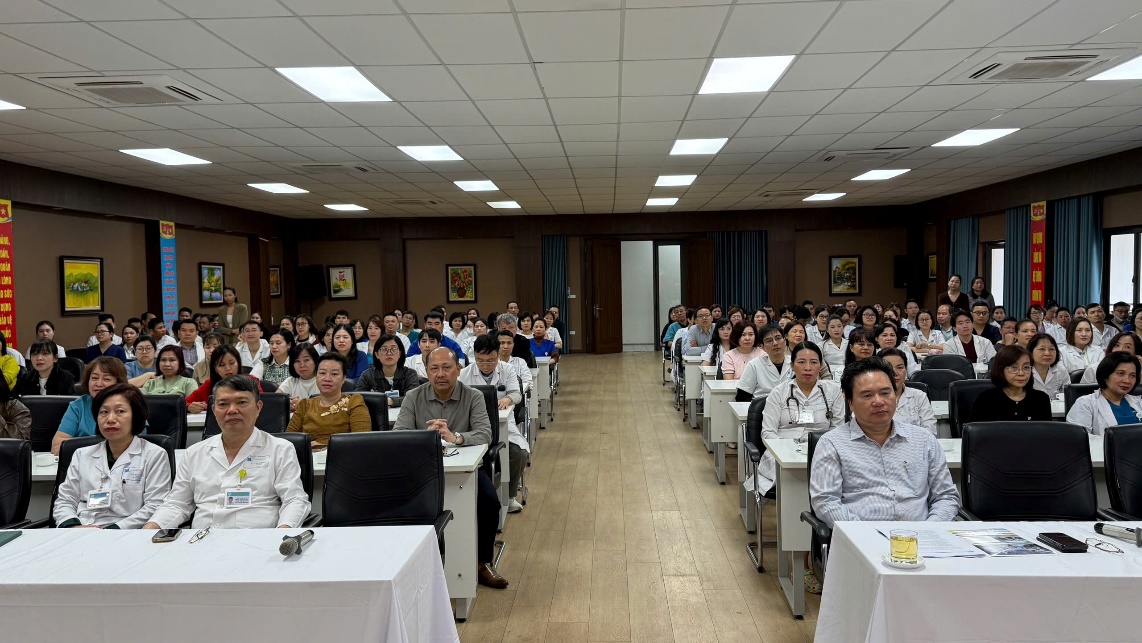 BỆNH VIỆN THANH NHÀN TỔ CHỨC ĐIỂM CẦU TIẾP SÓNG HỘI NGHỊ NGHIÊN CỨU, HỌC TẬP, QUÁN TRIỆT CÁC NGHỊ QUYẾT CHIẾN LƯỢC CỦA BỘ CHÍNH TRỊ