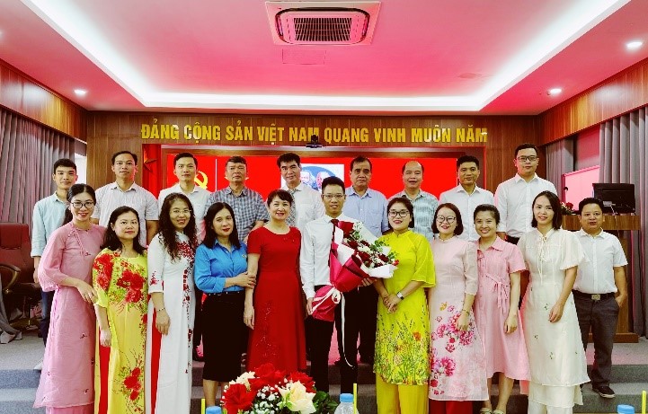KẾT NẠP ĐẢNG VIÊN MỚI CHI BỘ SỐ 4