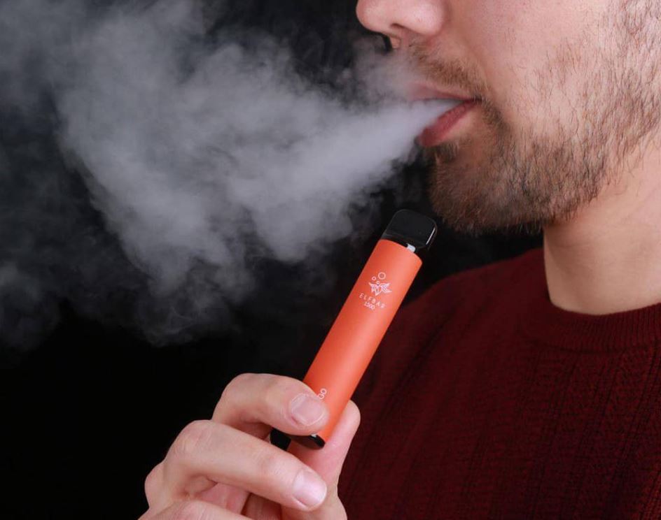 So sánh Pod dùng một lần và thuốc lá truyền thống
