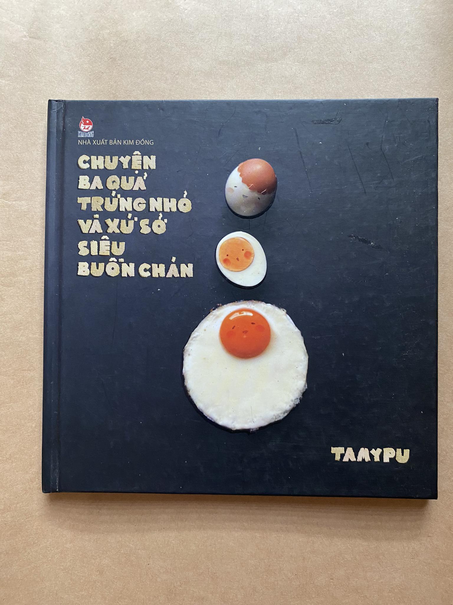 Chuyện ba quả trứng nhỏ và xứ sở siêu buồn chán