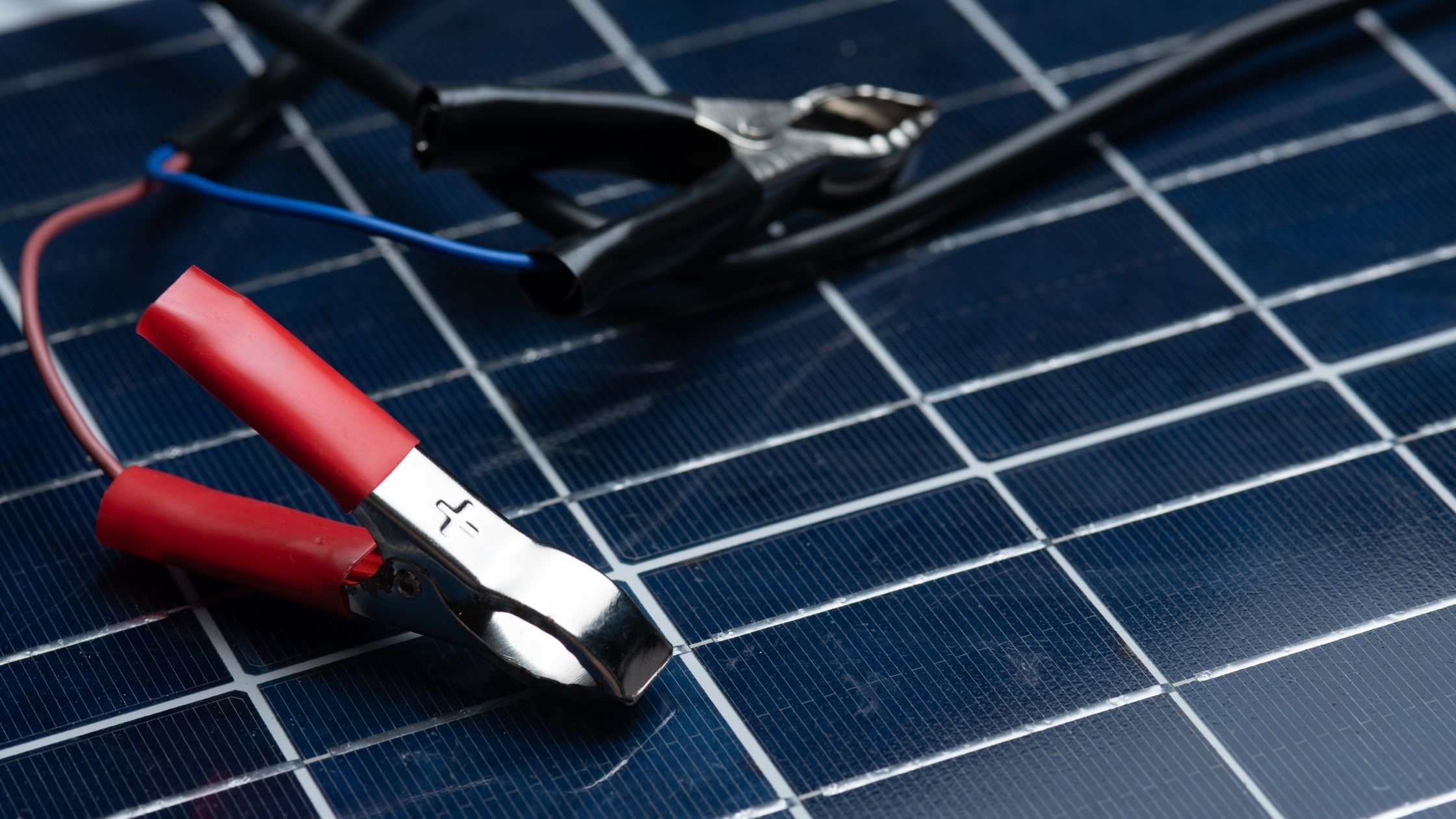 🔧 Kẹp Bình Ắc Quy – Nhỏ Nhưng Có Võ! 5 Sai Lầm Khi Chọn Khiến Bạn Vừa Mất Tiền Vừa Cháy Dây