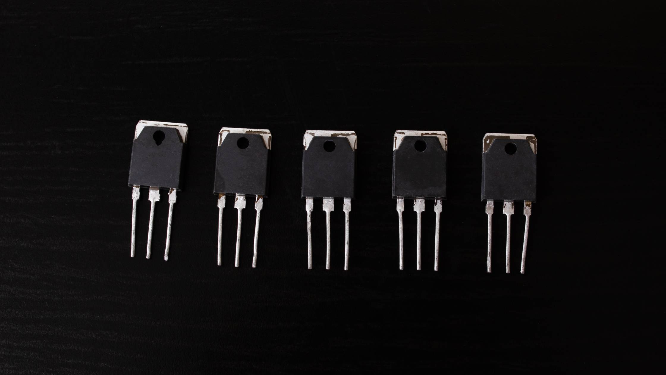 Giải mã nguyên lý làm việc của D718 qua mô phỏng thực tế