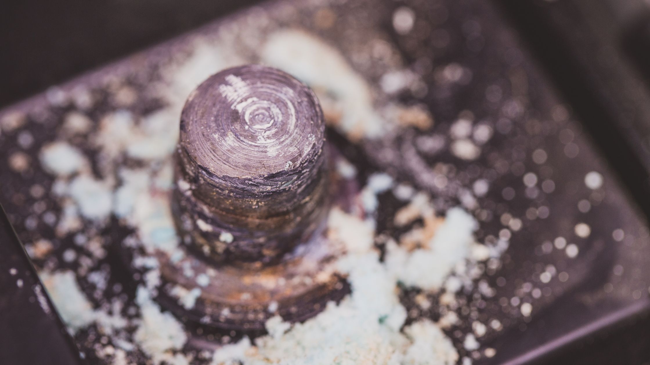 Cách Xử Lý Cọc Bình Ắc Quy Bị Ăn Mòn Mà Không Tốn Một Xu